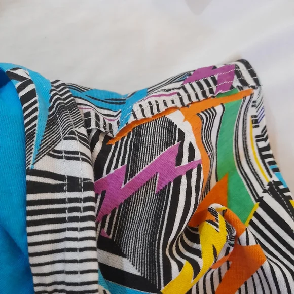 ● NWT Hot Topic | Workout Sleeveless Hoddie - Picture 9 of 12